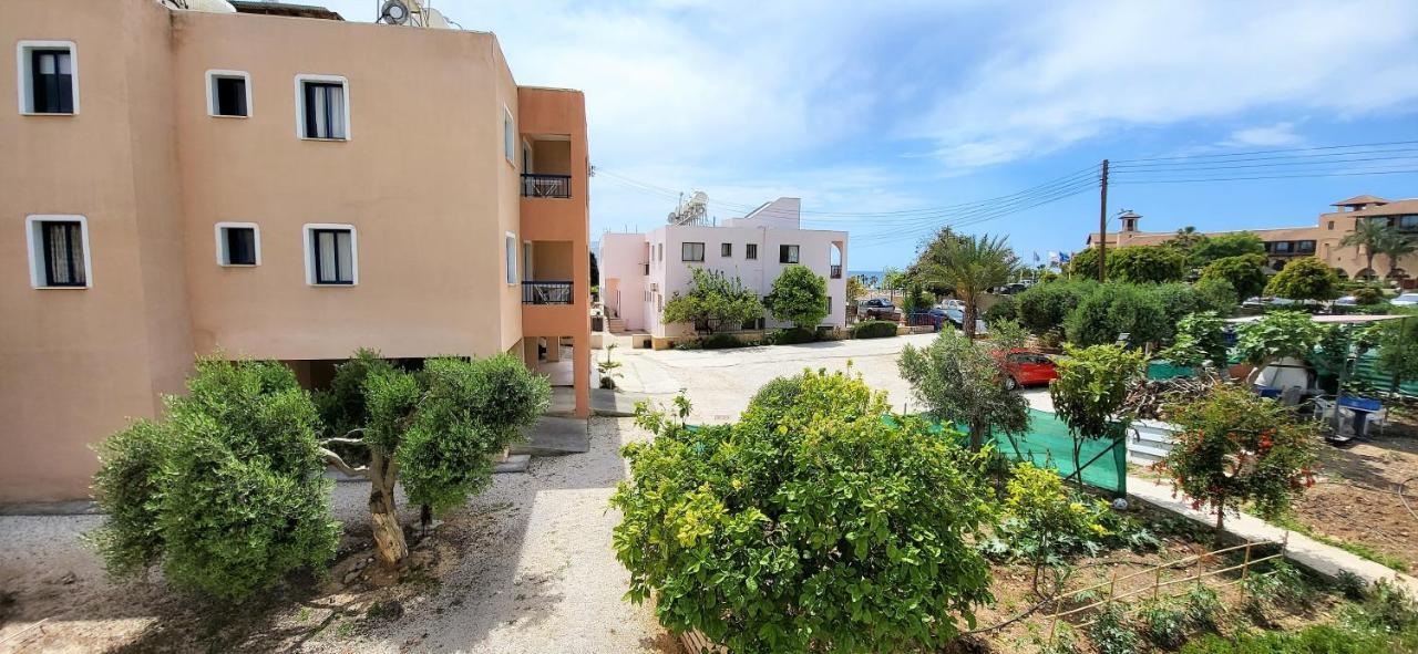 Georgia Apartments Paphos Buitenkant foto