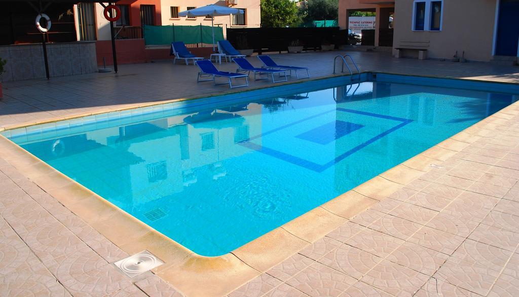 Georgia Apartments Paphos Buitenkant foto