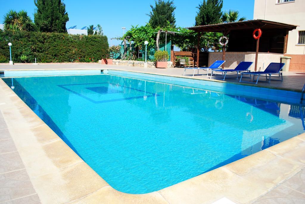 Georgia Apartments Paphos Buitenkant foto