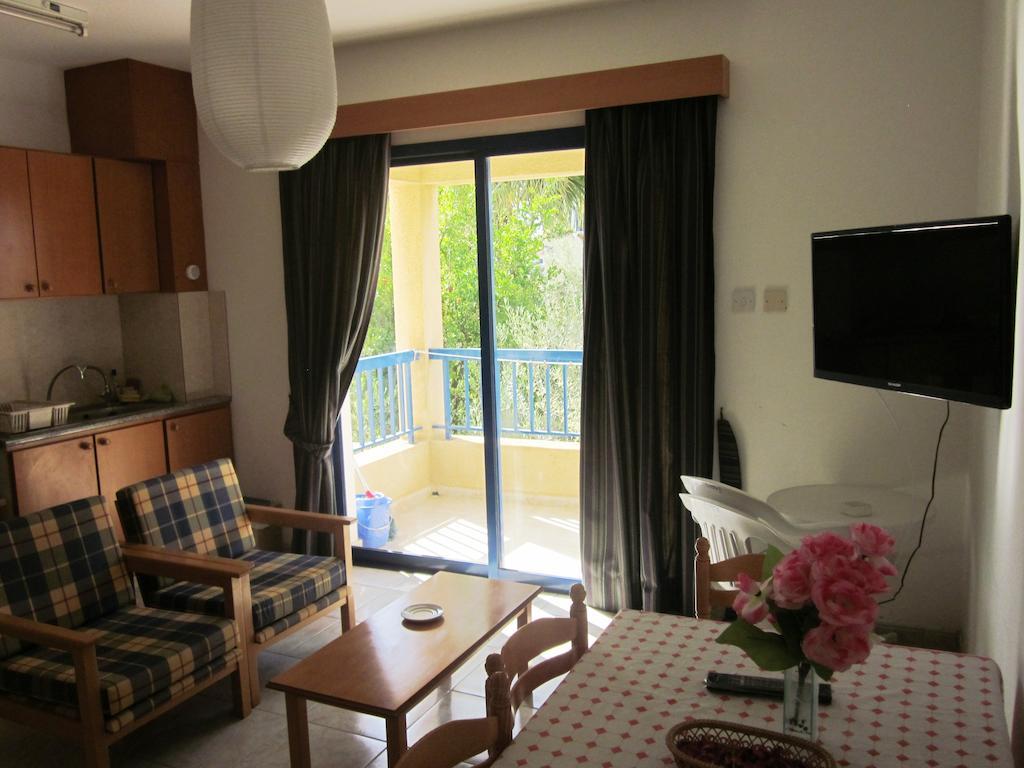 Georgia Apartments Paphos Kamer foto